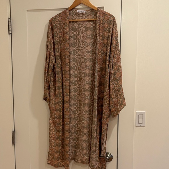 OG Carly Jean Los Angeles Patterned Kimono - Picture 2 of 3
